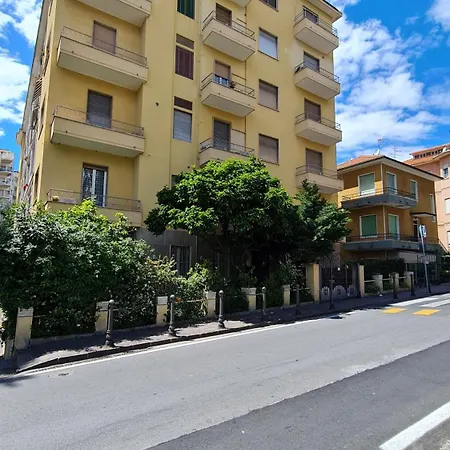 Casa Stella Centro Foce 200 Mt Dalla Passeggiata Imperatrice San Remo
